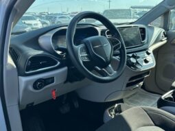 
										2021 Chrysler Pacifica Touring full									