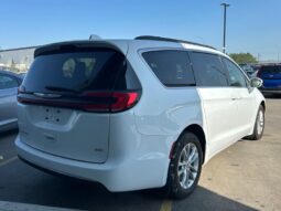 
										2021 Chrysler Pacifica Touring full									