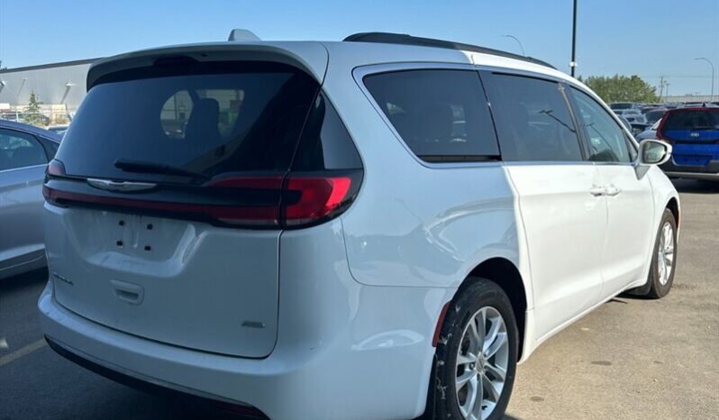 
								2021 Chrysler Pacifica Touring full									