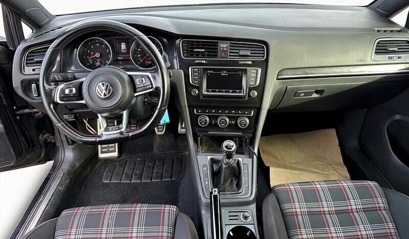 
								2015 Volkswagen Golf GTI full									