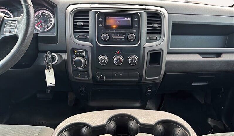 
								2020 RAM 1500 Classic ST full									