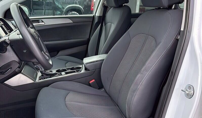 
								2016 Hyundai Sonata GL full									