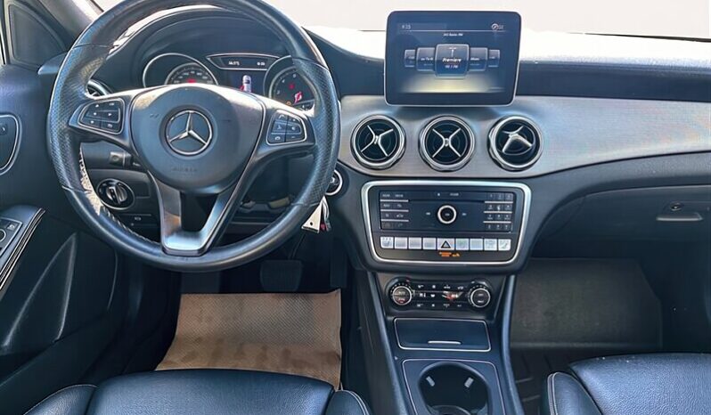 
								2019 Mercedes-Benz GLA-Class GLA 250 4MATIC full									