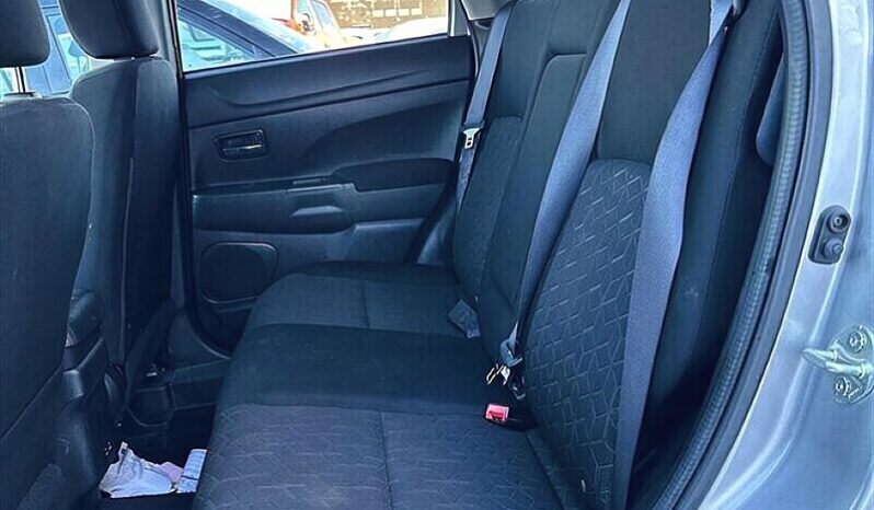 
								2022 Mitsubishi RVR SE full									