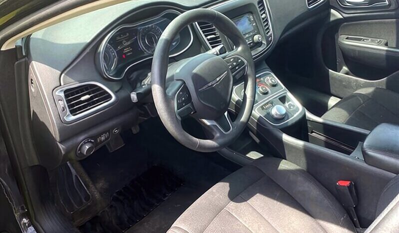 
								2016 Chrysler 200 LX full									