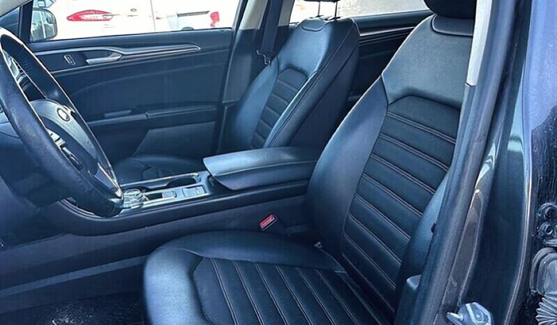 
								2017 Ford Fusion SE full									