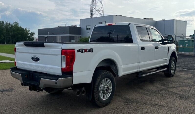
								2017 Ford F-350 Super Duty XLT full									