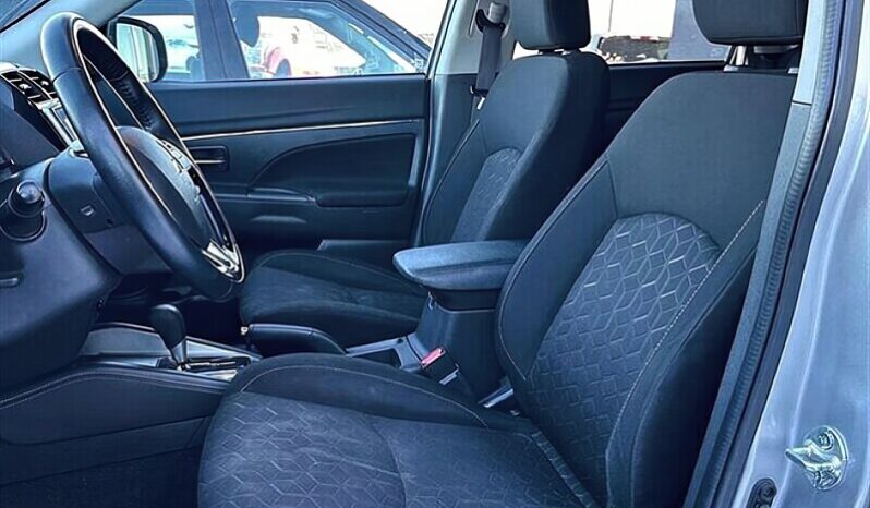 
								2022 Mitsubishi RVR SE full									