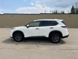 
										2024 Nissan Rogue S full									