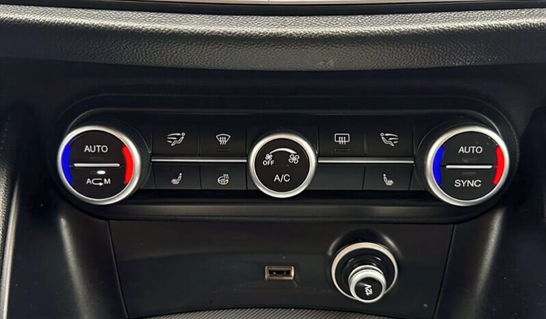
								2018 Alfa Romeo Stelvio Sport full									
