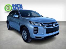 
										2022 Mitsubishi RVR SE full									