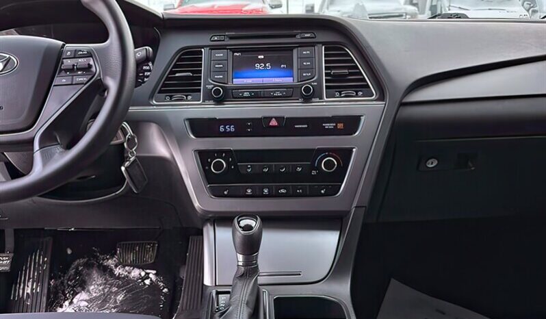 
								2016 Hyundai Sonata GL full									