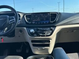 
										2021 Chrysler Pacifica Touring full									