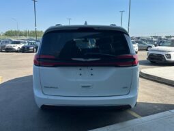 
										2021 Chrysler Pacifica Touring full									