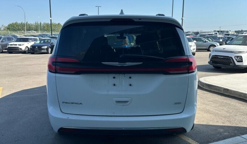 
								2021 Chrysler Pacifica Touring full									