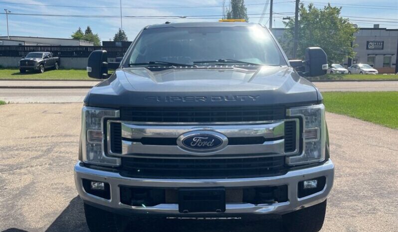 
								2019 Ford F-350 Super Duty XLT full									