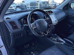 
										2022 Mitsubishi RVR SE full									
