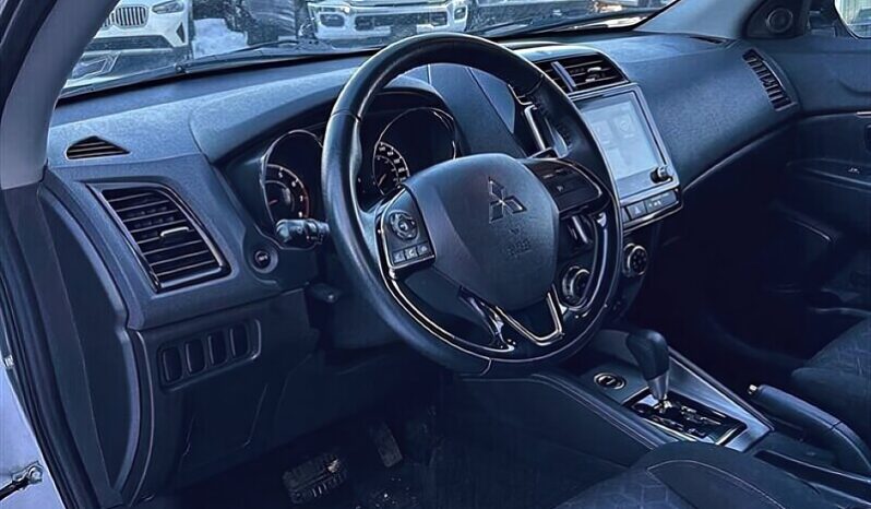 
								2022 Mitsubishi RVR SE full									