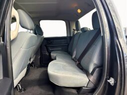 
										2017 RAM 1500 ST full									