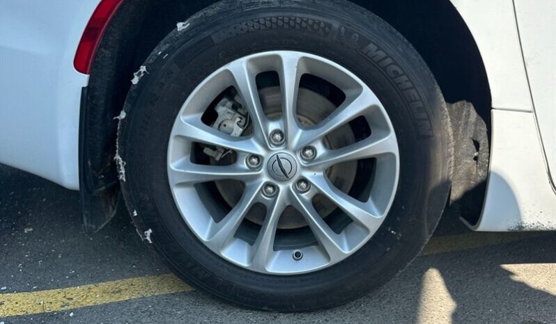 
								2021 Chrysler Pacifica Touring full									
