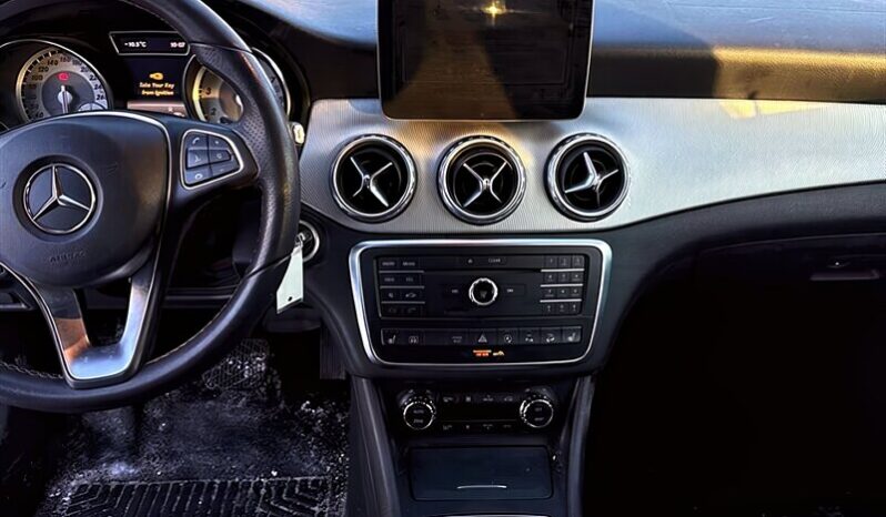 
								2017 Mercedes-Benz GLA-Class GLA 250 4MATIC full									