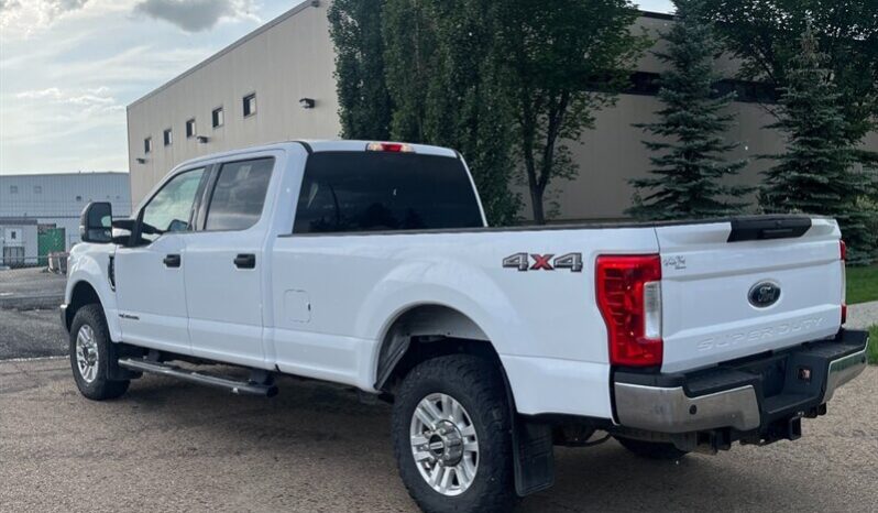 
								2017 Ford F-350 Super Duty XLT full									