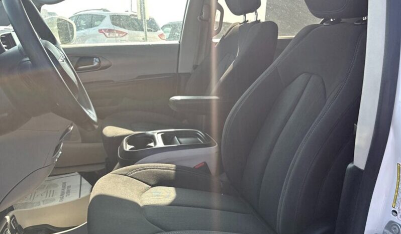 
								2021 Chrysler Pacifica Touring full									