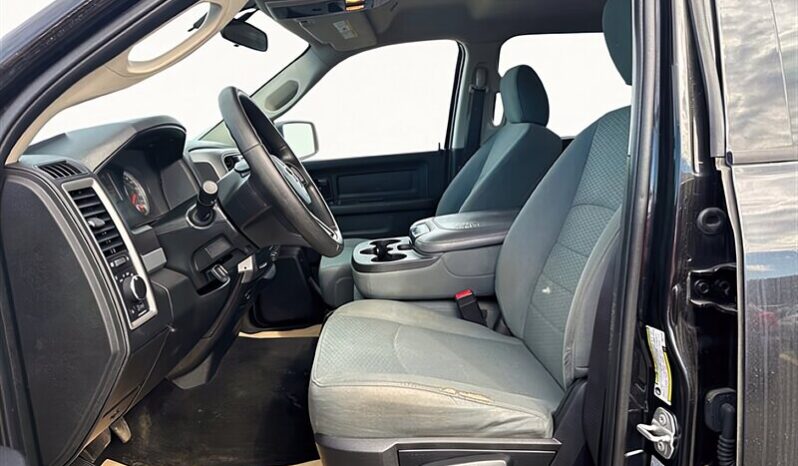 
								2017 RAM 1500 ST full									