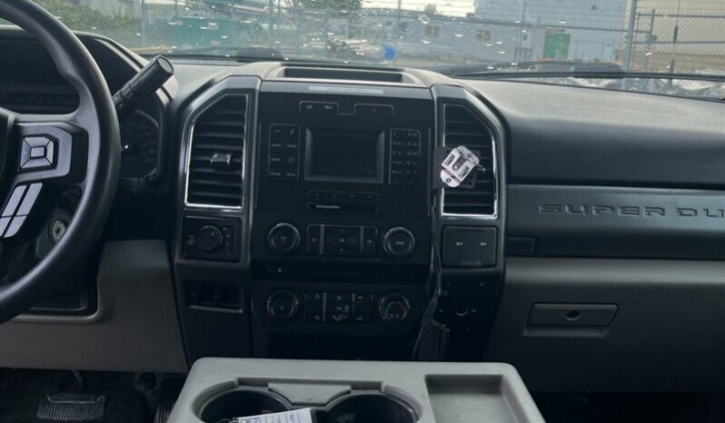 
								2017 Ford F-350 Super Duty XLT full									