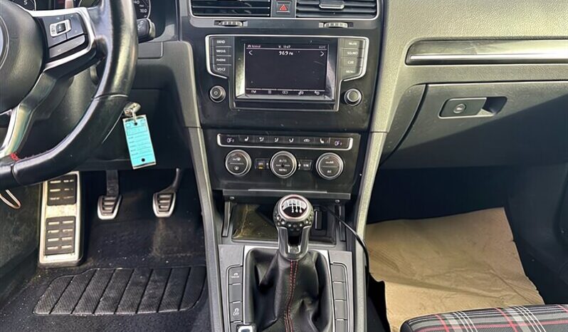 
								2015 Volkswagen Golf GTI full									