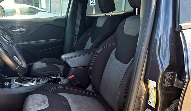 
								2016 Jeep Cherokee Sport Altitude full									