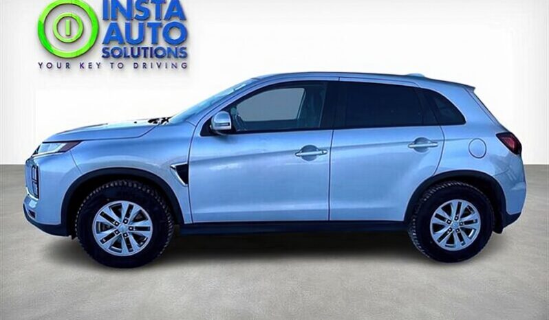 
								2022 Mitsubishi RVR SE full									