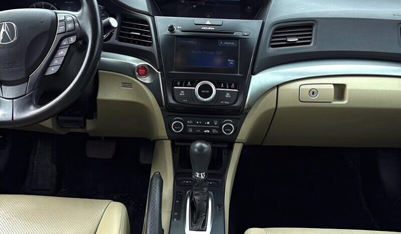 
								2017 Acura ILX w/Premium full									