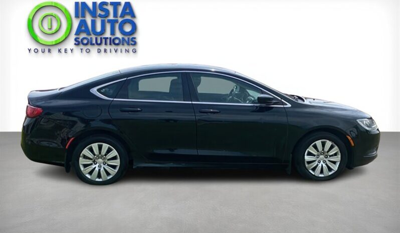 
								2016 Chrysler 200 LX full									