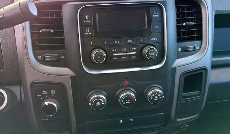 
								2017 RAM 1500 ST full									