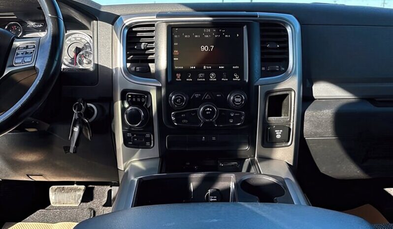 
								2015 RAM 1500 Big Horn full									