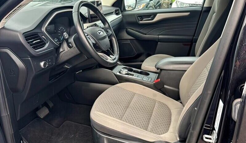 
								2022 Ford Escape SE full									