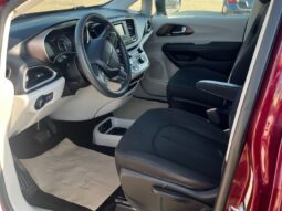 
										2017 Chrysler Pacifica LX full									