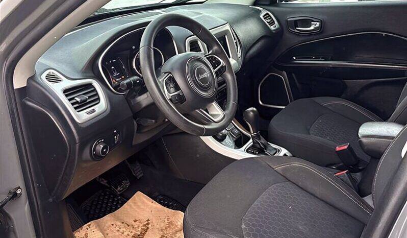 
								2019 Jeep Compass Upland full									