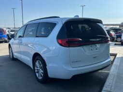 
										2021 Chrysler Pacifica Touring full									