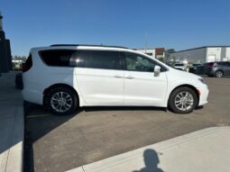 
										2021 Chrysler Pacifica Touring full									