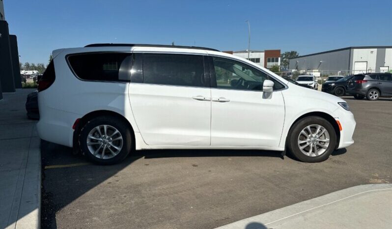 
								2021 Chrysler Pacifica Touring full									