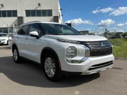 
										2024 Mitsubishi Outlander LE full									