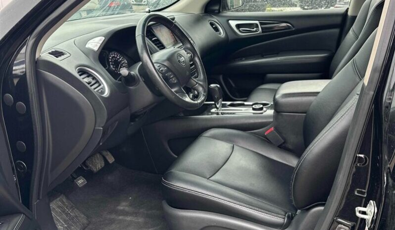 
								2019 Nissan Pathfinder SV full									