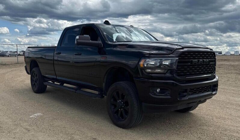 
								2022 RAM 3500 Big Horn Night Edition 8ft Box full									