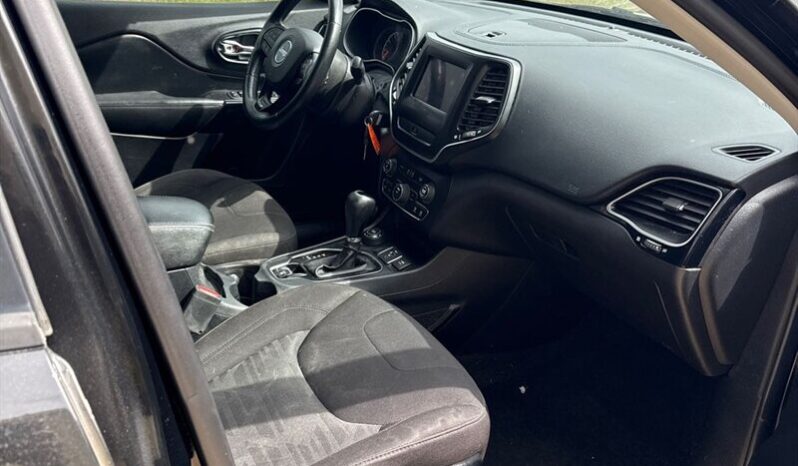 
								2019 Jeep Cherokee Latitude full									