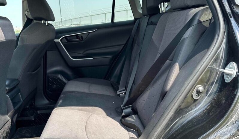 
								2019 Toyota RAV4 LE full									