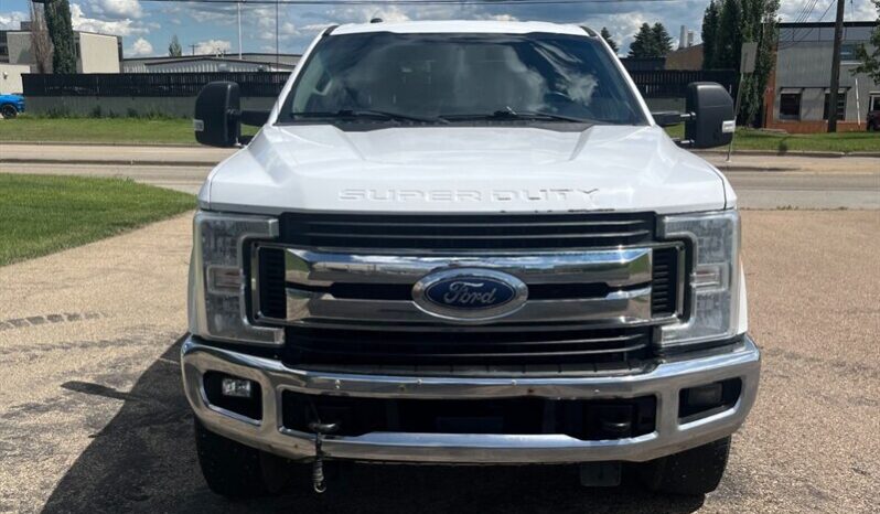 
								2017 Ford F-350 Super Duty XLT full									