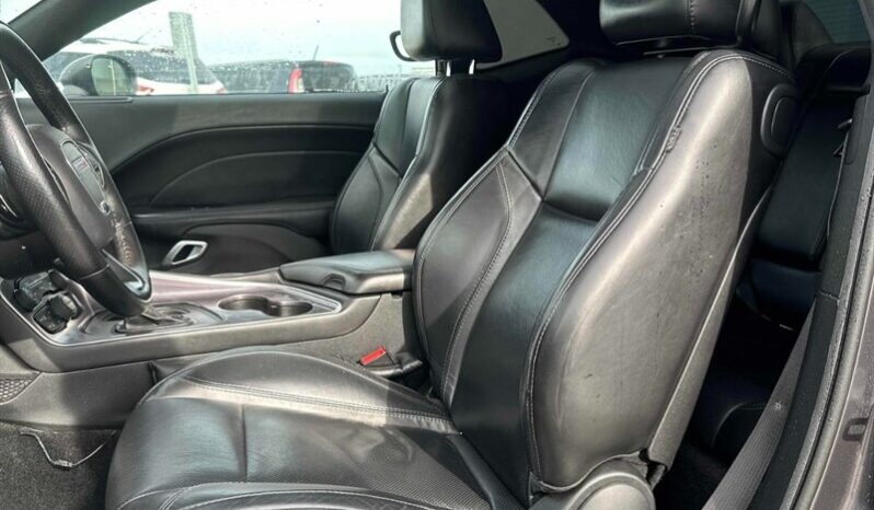 
								2017 Dodge Challenger SXT Plus full									
