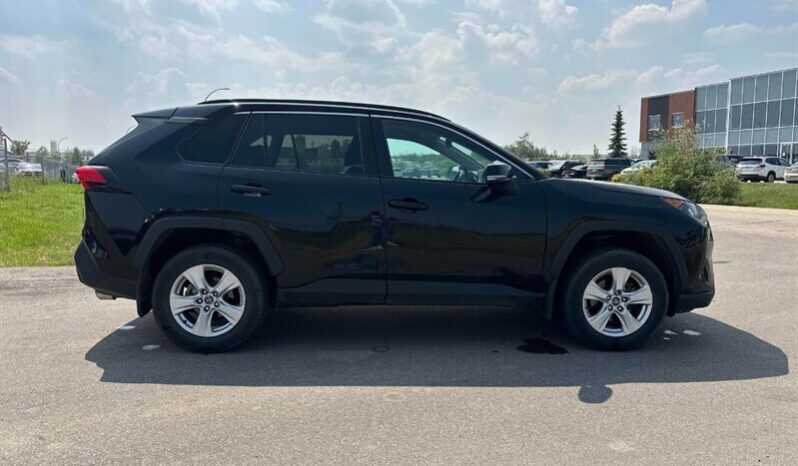 
								2019 Toyota RAV4 LE full									